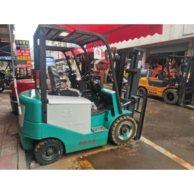 二手電動(dòng)叉車(chē)